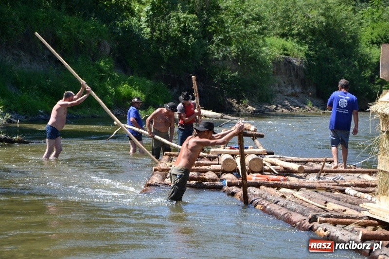 Zdjęcie w galerii na portalu naszraciborz.pl: Flisacy na Meandrach Odry w Chałupkach  wiadomości z regionu