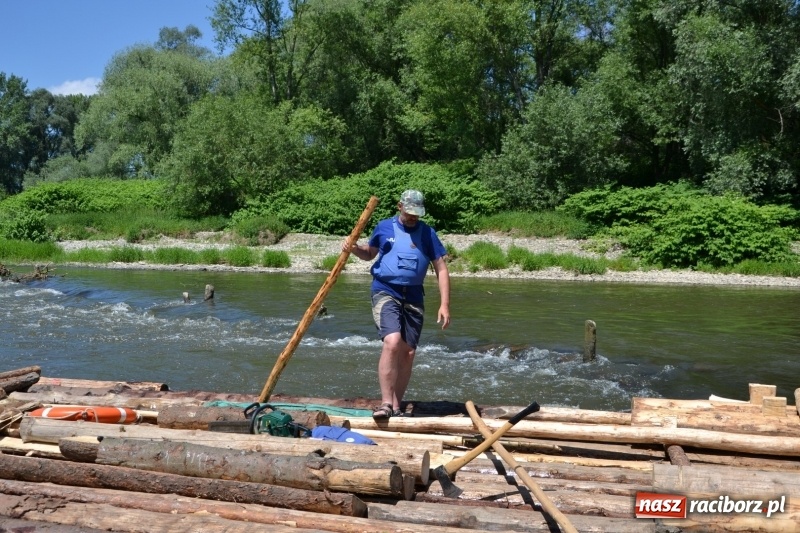 Zdjęcie w galerii na portalu naszraciborz.pl: Flisacy na Meandrach Odry w Chałupkach  wiadomości z regionu