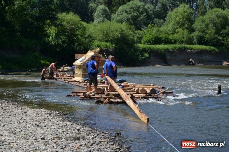 Zdjęcie w galerii na portalu naszraciborz.pl: Flisacy na Meandrach Odry w Chałupkach  wiadomości z regionu