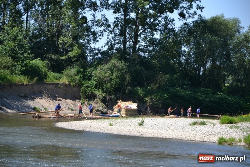 Zdjęcie w galerii na portalu naszraciborz.pl: Flisacy na Meandrach Odry w Chałupkach  wiadomości z regionu