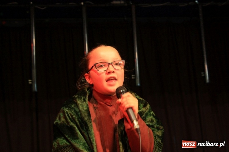 Zdjęcie w galerii na portalu naszraciborz.pl: Pieśń, taniec i śmiech podczas Koncertu Laureatów XVII Gminnego Przeglądu Zespołów Artystycznych w Krzanowicach wiadomości z regionu