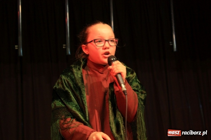 Zdjęcie w galerii na portalu naszraciborz.pl: Pieśń, taniec i śmiech podczas Koncertu Laureatów XVII Gminnego Przeglądu Zespołów Artystycznych w Krzanowicach wiadomości z regionu