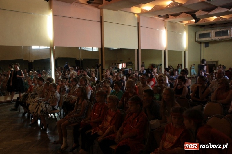 Zdjęcie w galerii na portalu naszraciborz.pl: Pieśń, taniec i śmiech podczas Koncertu Laureatów XVII Gminnego Przeglądu Zespołów Artystycznych w Krzanowicach wiadomości z regionu