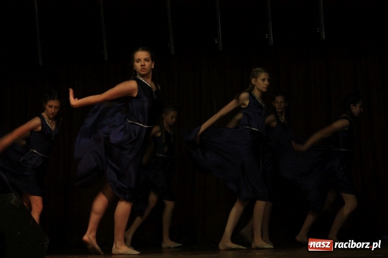 Zdjęcie w galerii na portalu naszraciborz.pl: Pieśń, taniec i śmiech podczas Koncertu Laureatów XVII Gminnego Przeglądu Zespołów Artystycznych w Krzanowicach wiadomości z regionu