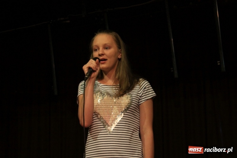 Zdjęcie w galerii na portalu naszraciborz.pl: Pieśń, taniec i śmiech podczas Koncertu Laureatów XVII Gminnego Przeglądu Zespołów Artystycznych w Krzanowicach wiadomości z regionu