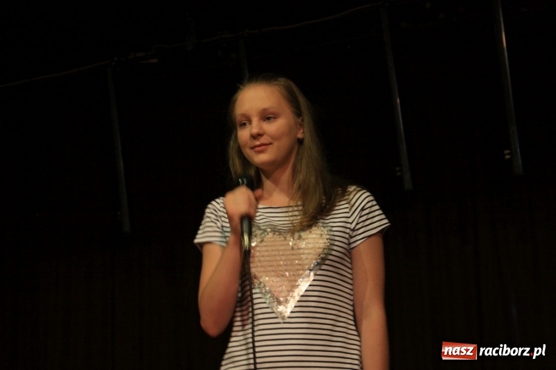 Zdjęcie w galerii na portalu naszraciborz.pl: Pieśń, taniec i śmiech podczas Koncertu Laureatów XVII Gminnego Przeglądu Zespołów Artystycznych w Krzanowicach wiadomości z regionu