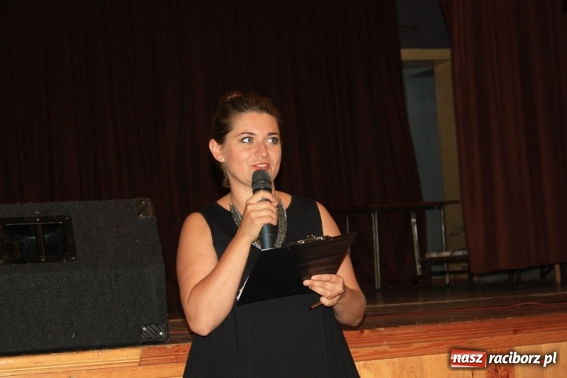 Zdjęcie w galerii na portalu naszraciborz.pl: Pieśń, taniec i śmiech podczas Koncertu Laureatów XVII Gminnego Przeglądu Zespołów Artystycznych w Krzanowicach wiadomości z regionu