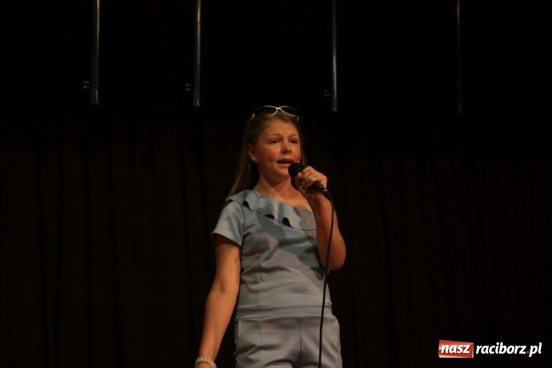 Zdjęcie w galerii na portalu naszraciborz.pl: Pieśń, taniec i śmiech podczas Koncertu Laureatów XVII Gminnego Przeglądu Zespołów Artystycznych w Krzanowicach wiadomości z regionu