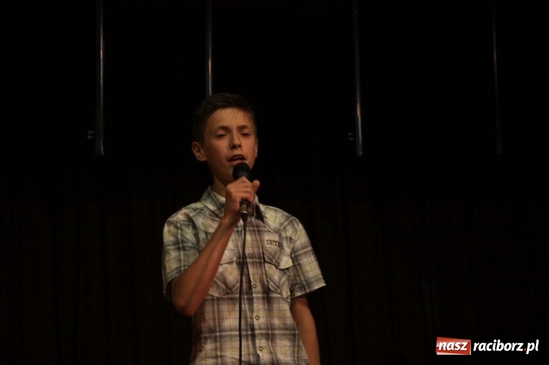 Zdjęcie w galerii na portalu naszraciborz.pl: Pieśń, taniec i śmiech podczas Koncertu Laureatów XVII Gminnego Przeglądu Zespołów Artystycznych w Krzanowicach wiadomości z regionu