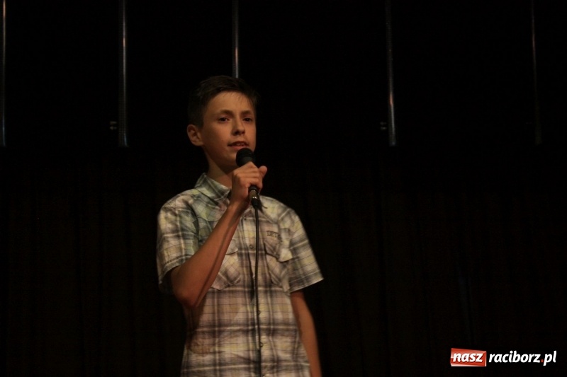 Zdjęcie w galerii na portalu naszraciborz.pl: Pieśń, taniec i śmiech podczas Koncertu Laureatów XVII Gminnego Przeglądu Zespołów Artystycznych w Krzanowicach wiadomości z regionu