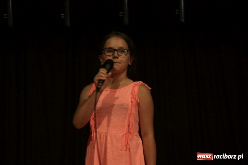 Zdjęcie w galerii na portalu naszraciborz.pl: Pieśń, taniec i śmiech podczas Koncertu Laureatów XVII Gminnego Przeglądu Zespołów Artystycznych w Krzanowicach wiadomości z regionu