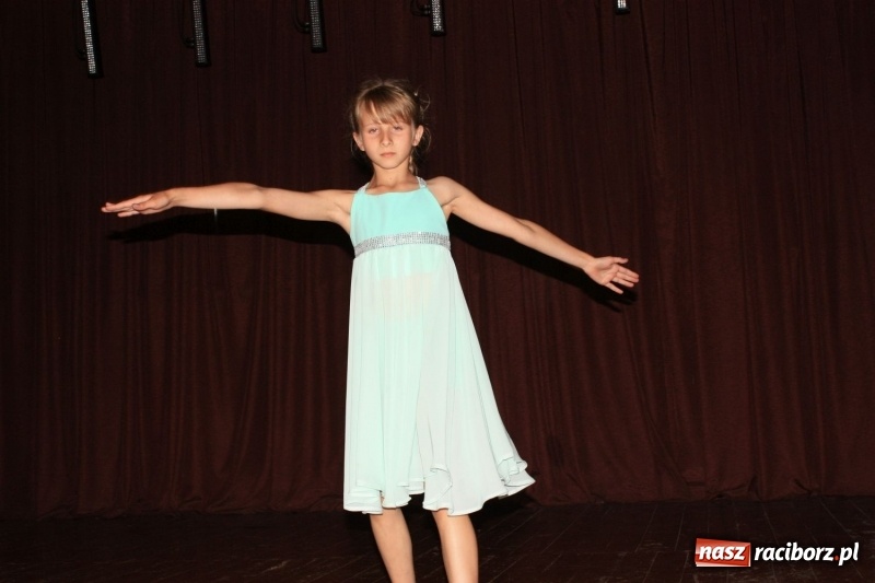 Zdjęcie w galerii na portalu naszraciborz.pl: Pieśń, taniec i śmiech podczas Koncertu Laureatów XVII Gminnego Przeglądu Zespołów Artystycznych w Krzanowicach wiadomości z regionu