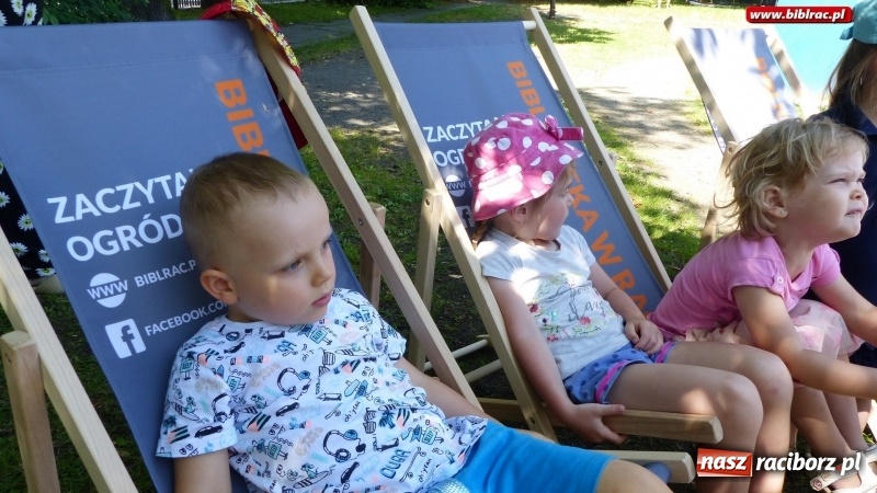 Zdjęcie w galerii na portalu naszraciborz.pl: Biblioteka na Pikniku Sąsiedzkim w ogródku jordanowskim  wiadomości z regionu
