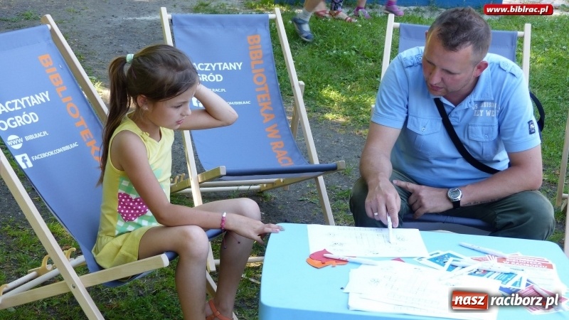 Zdjęcie w galerii na portalu naszraciborz.pl: Biblioteka na Pikniku Sąsiedzkim w ogródku jordanowskim  wiadomości z regionu