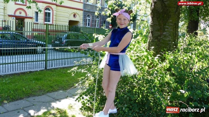 Zdjęcie w galerii na portalu naszraciborz.pl: Biblioteka na Pikniku Sąsiedzkim w ogródku jordanowskim  wiadomości z regionu