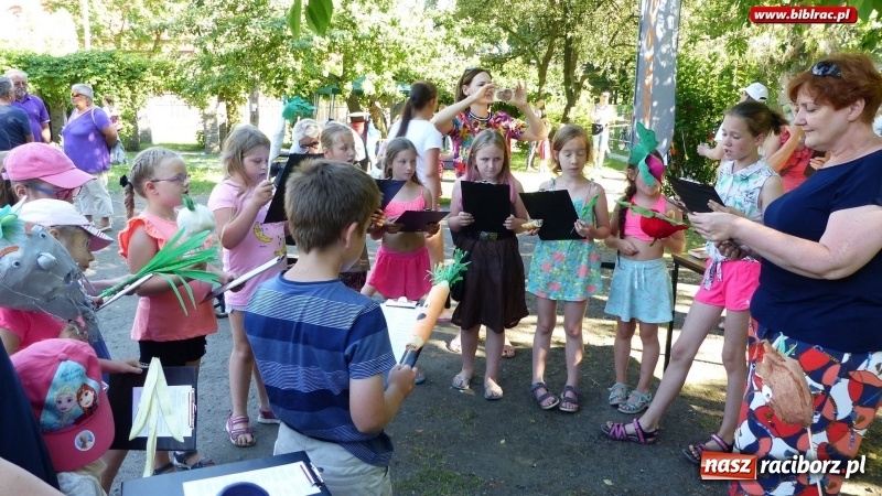 Zdjęcie w galerii na portalu naszraciborz.pl: Biblioteka na Pikniku Sąsiedzkim w ogródku jordanowskim  wiadomości z regionu