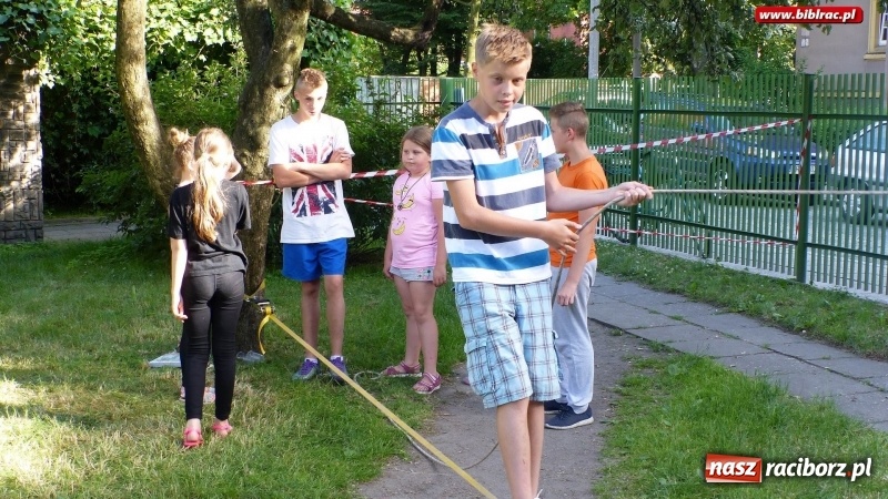 Zdjęcie w galerii na portalu naszraciborz.pl: Biblioteka na Pikniku Sąsiedzkim w ogródku jordanowskim  wiadomości z regionu