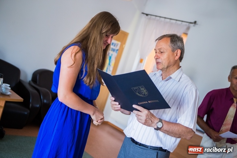 Zdjęcie w galerii na portalu naszraciborz.pl: W Rudniku nagrodzono najlepszych uczniów wiadomości z regionu