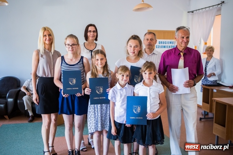 Zdjęcie w galerii na portalu naszraciborz.pl: W Rudniku nagrodzono najlepszych uczniów wiadomości z regionu