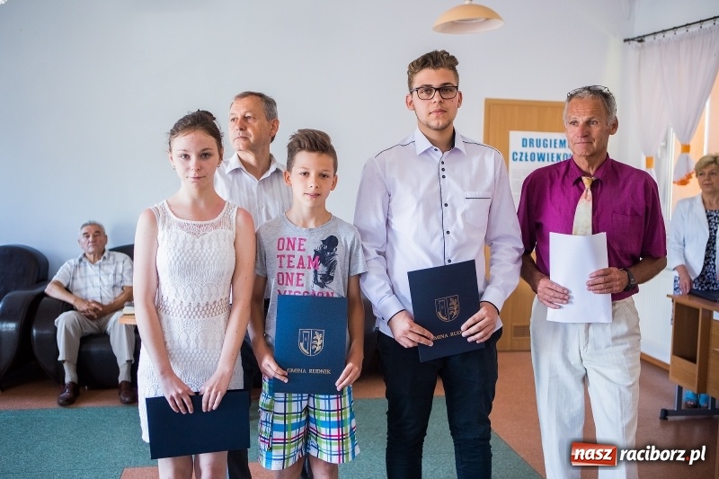 Zdjęcie w galerii na portalu naszraciborz.pl: W Rudniku nagrodzono najlepszych uczniów wiadomości z regionu