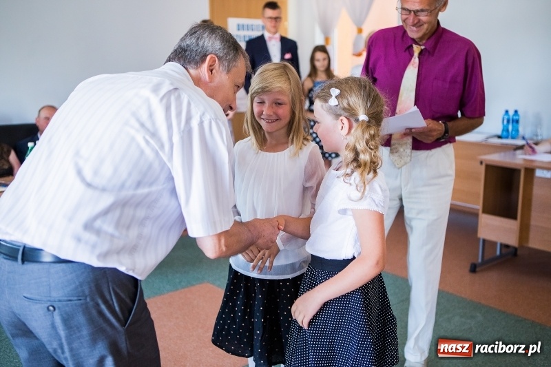 Zdjęcie w galerii na portalu naszraciborz.pl: W Rudniku nagrodzono najlepszych uczniów wiadomości z regionu