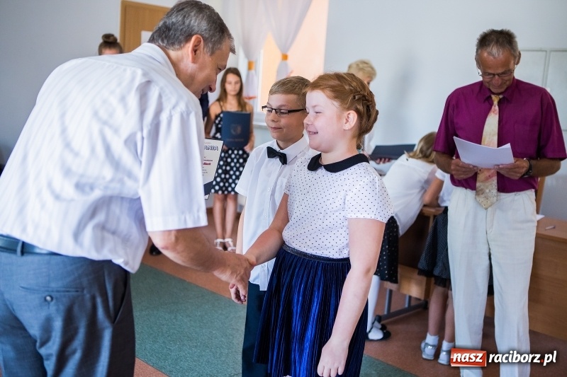 Zdjęcie w galerii na portalu naszraciborz.pl: W Rudniku nagrodzono najlepszych uczniów wiadomości z regionu