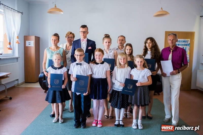 Zdjęcie w galerii na portalu naszraciborz.pl: W Rudniku nagrodzono najlepszych uczniów wiadomości z regionu