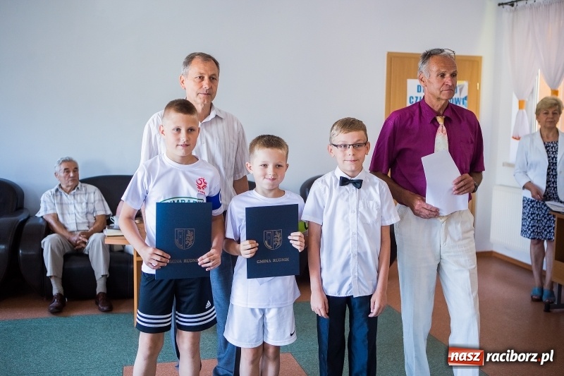 Zdjęcie w galerii na portalu naszraciborz.pl: W Rudniku nagrodzono najlepszych uczniów wiadomości z regionu
