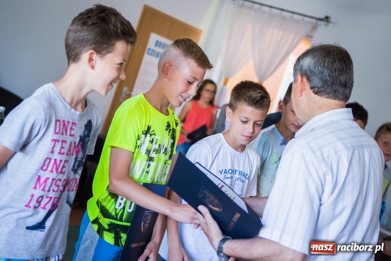 Zdjęcie w galerii na portalu naszraciborz.pl: W Rudniku nagrodzono najlepszych uczniów wiadomości z regionu