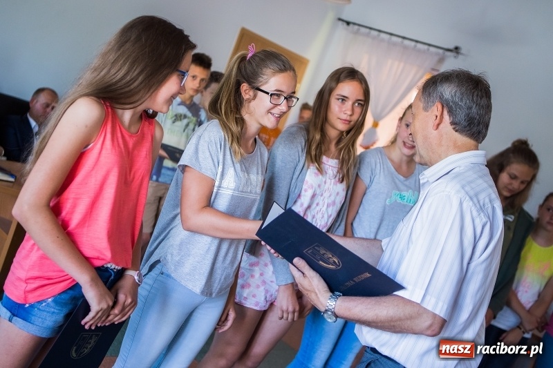Zdjęcie w galerii na portalu naszraciborz.pl: W Rudniku nagrodzono najlepszych uczniów wiadomości z regionu