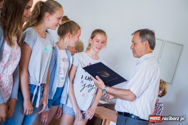 Zdjęcie w galerii na portalu naszraciborz.pl: W Rudniku nagrodzono najlepszych uczniów wiadomości z regionu