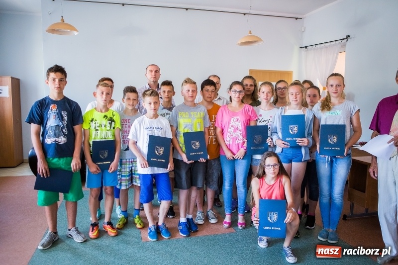 Zdjęcie w galerii na portalu naszraciborz.pl: W Rudniku nagrodzono najlepszych uczniów wiadomości z regionu