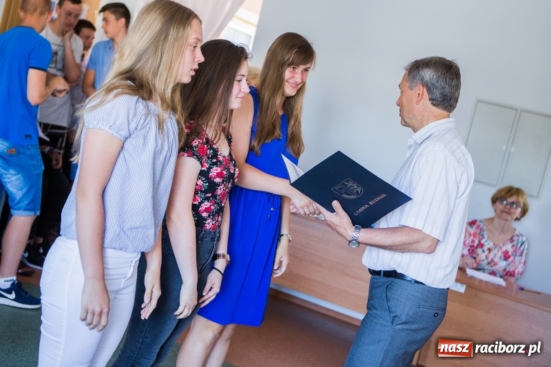 Zdjęcie w galerii na portalu naszraciborz.pl: W Rudniku nagrodzono najlepszych uczniów wiadomości z regionu
