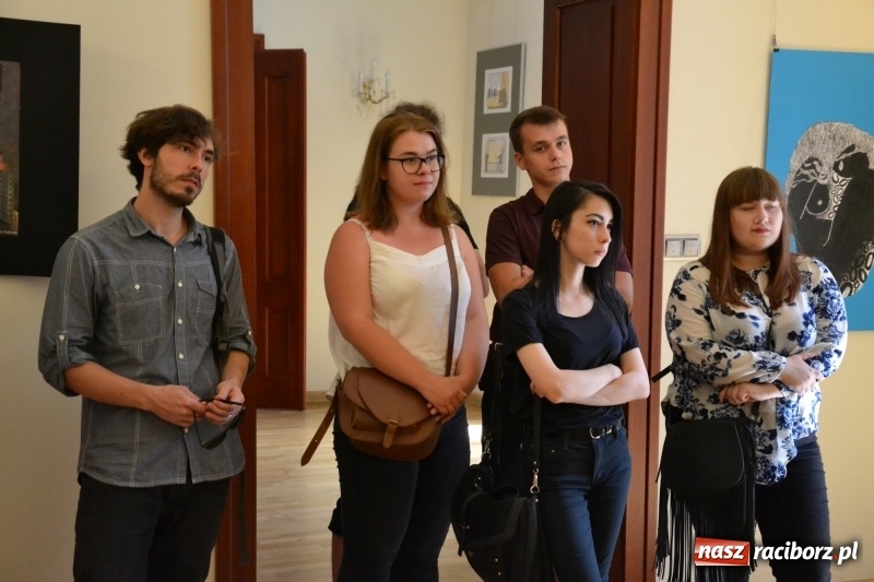Zdjęcie w galerii na portalu naszraciborz.pl: Dyplomy 2017 - finisaż wystawy prac absolwentów Liceum Plastycznego na Zamku Piastowskim wiadomości z regionu