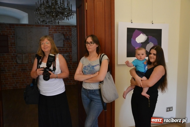 Zdjęcie w galerii na portalu naszraciborz.pl: Dyplomy 2017 - finisaż wystawy prac absolwentów Liceum Plastycznego na Zamku Piastowskim wiadomości z regionu