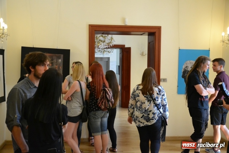 Zdjęcie w galerii na portalu naszraciborz.pl: Dyplomy 2017 - finisaż wystawy prac absolwentów Liceum Plastycznego na Zamku Piastowskim wiadomości z regionu