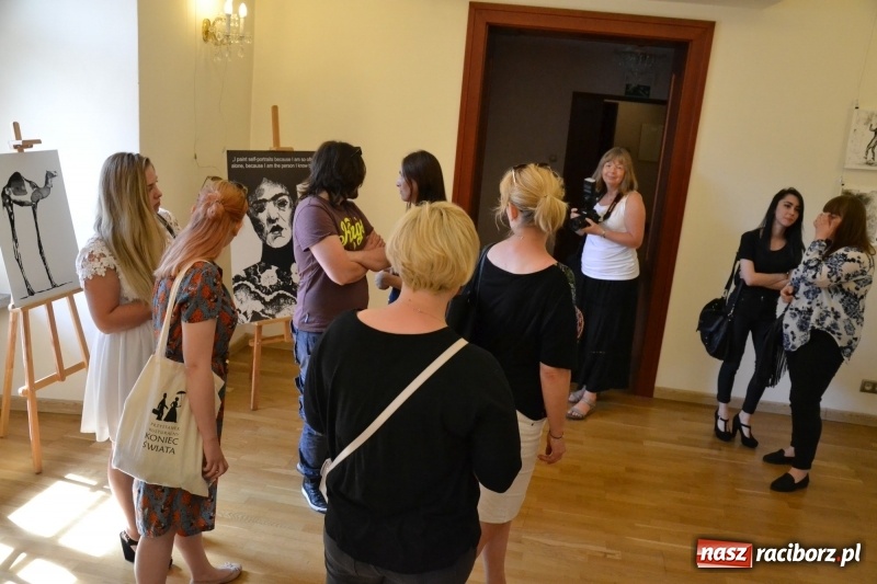 Zdjęcie w galerii na portalu naszraciborz.pl: Dyplomy 2017 - finisaż wystawy prac absolwentów Liceum Plastycznego na Zamku Piastowskim wiadomości z regionu