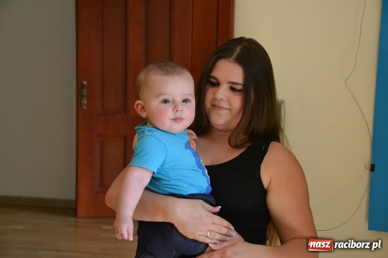 Zdjęcie w galerii na portalu naszraciborz.pl: Dyplomy 2017 - finisaż wystawy prac absolwentów Liceum Plastycznego na Zamku Piastowskim wiadomości z regionu