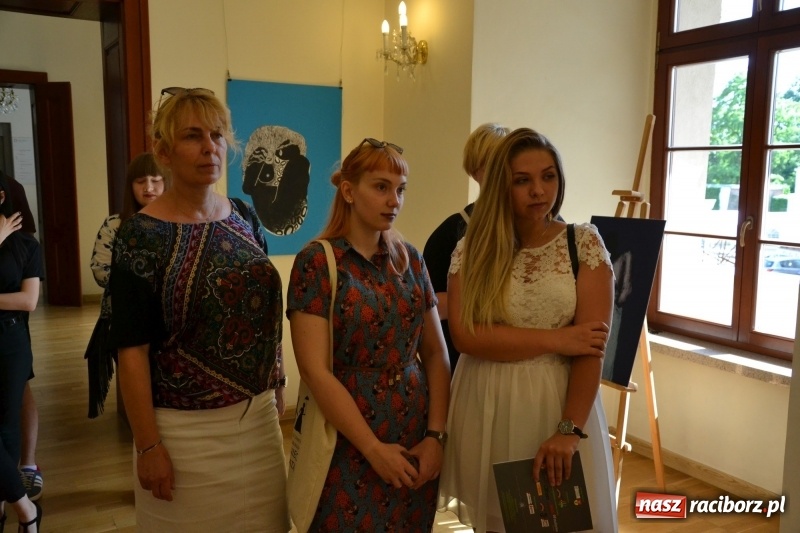Zdjęcie w galerii na portalu naszraciborz.pl: Dyplomy 2017 - finisaż wystawy prac absolwentów Liceum Plastycznego na Zamku Piastowskim wiadomości z regionu
