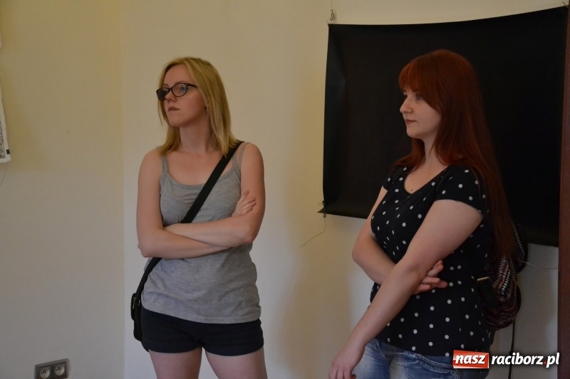 Zdjęcie w galerii na portalu naszraciborz.pl: Dyplomy 2017 - finisaż wystawy prac absolwentów Liceum Plastycznego na Zamku Piastowskim wiadomości z regionu