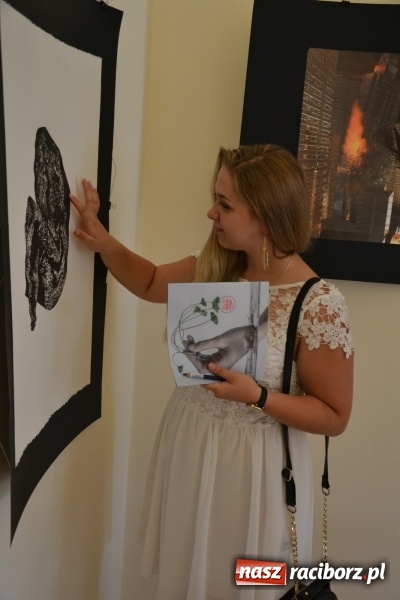 Zdjęcie w galerii na portalu naszraciborz.pl: Dyplomy 2017 - finisaż wystawy prac absolwentów Liceum Plastycznego na Zamku Piastowskim wiadomości z regionu