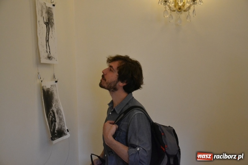Zdjęcie w galerii na portalu naszraciborz.pl: Dyplomy 2017 - finisaż wystawy prac absolwentów Liceum Plastycznego na Zamku Piastowskim wiadomości z regionu