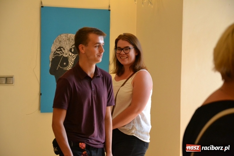 Zdjęcie w galerii na portalu naszraciborz.pl: Dyplomy 2017 - finisaż wystawy prac absolwentów Liceum Plastycznego na Zamku Piastowskim wiadomości z regionu