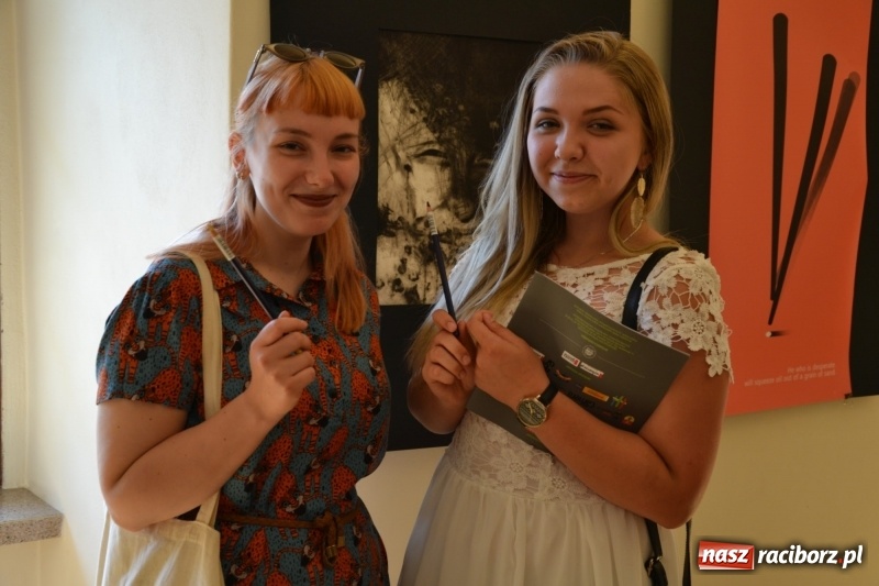 Zdjęcie w galerii na portalu naszraciborz.pl: Dyplomy 2017 - finisaż wystawy prac absolwentów Liceum Plastycznego na Zamku Piastowskim wiadomości z regionu