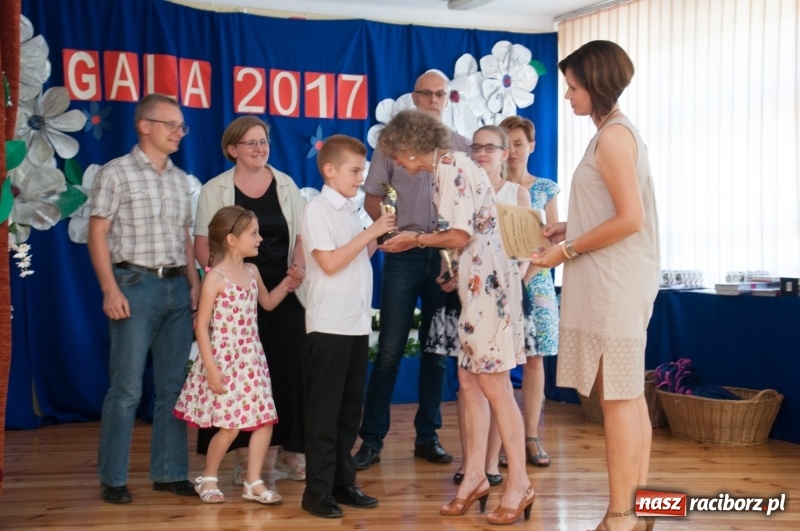 Zdjęcie w galerii na portalu naszraciborz.pl: Gala Laureatów SP 18 – wręczono Orły i SuperOrły Osiemnastki wiadomości z regionu