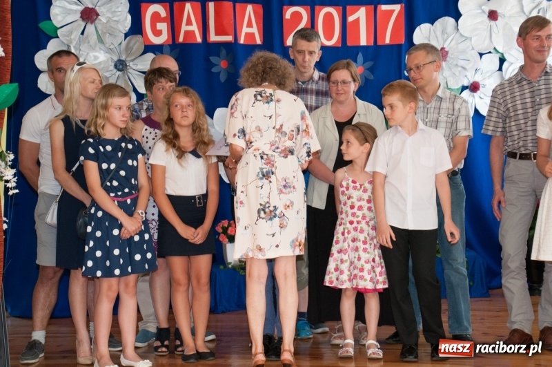 Zdjęcie w galerii na portalu naszraciborz.pl: Gala Laureatów SP 18 – wręczono Orły i SuperOrły Osiemnastki wiadomości z regionu