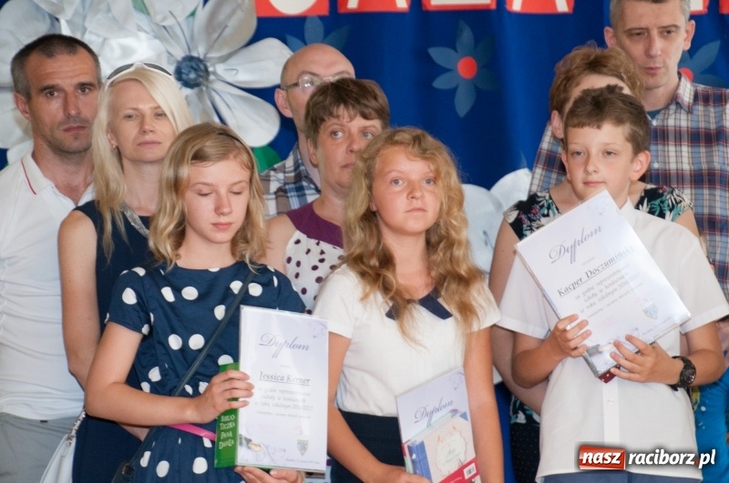 Zdjęcie w galerii na portalu naszraciborz.pl: Gala Laureatów SP 18 – wręczono Orły i SuperOrły Osiemnastki wiadomości z regionu