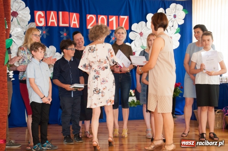 Zdjęcie w galerii na portalu naszraciborz.pl: Gala Laureatów SP 18 – wręczono Orły i SuperOrły Osiemnastki wiadomości z regionu