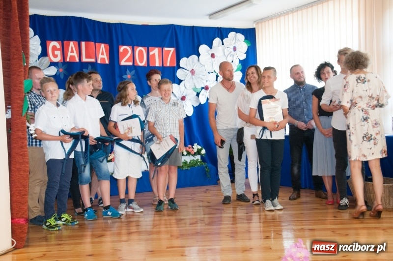 Zdjęcie w galerii na portalu naszraciborz.pl: Gala Laureatów SP 18 – wręczono Orły i SuperOrły Osiemnastki wiadomości z regionu