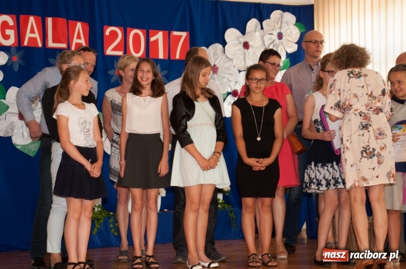 Zdjęcie w galerii na portalu naszraciborz.pl: Gala Laureatów SP 18 – wręczono Orły i SuperOrły Osiemnastki wiadomości z regionu